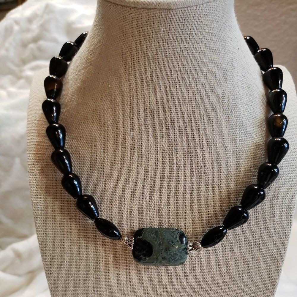 Black & green necklace - handmade (NEW)